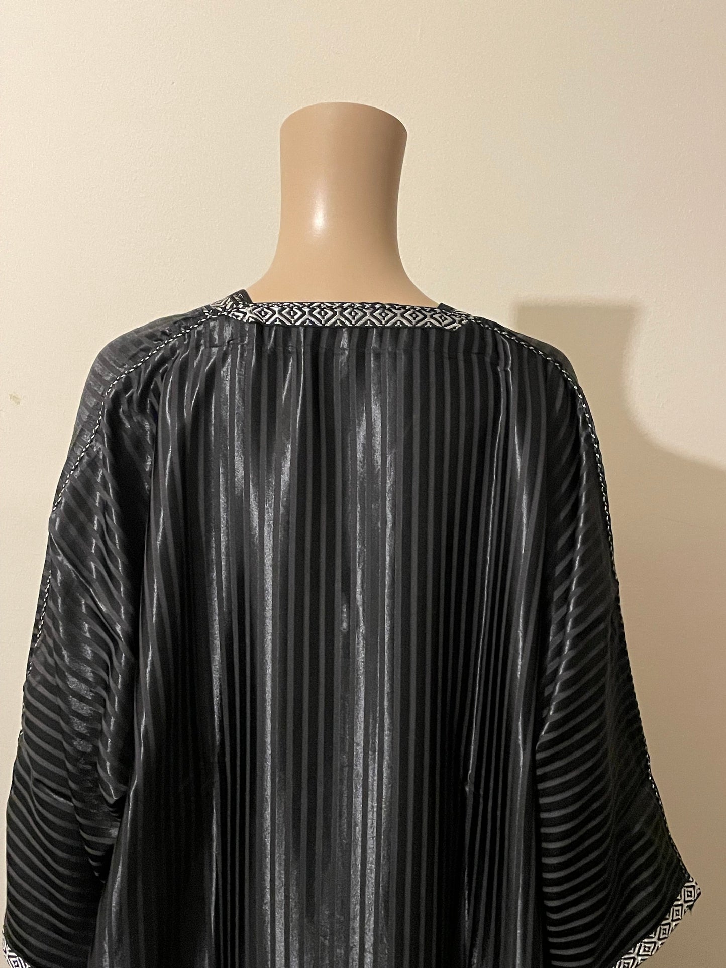 Shiny Black Men’s Moroccan Thobe (Jabaddor)