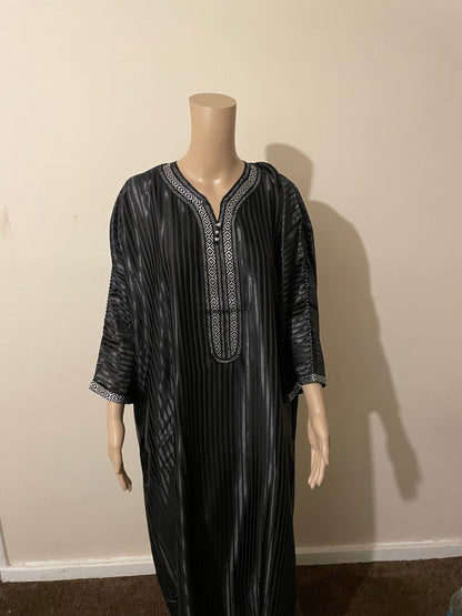 Shiny Black Men’s Moroccan Thobe (Jabaddor)